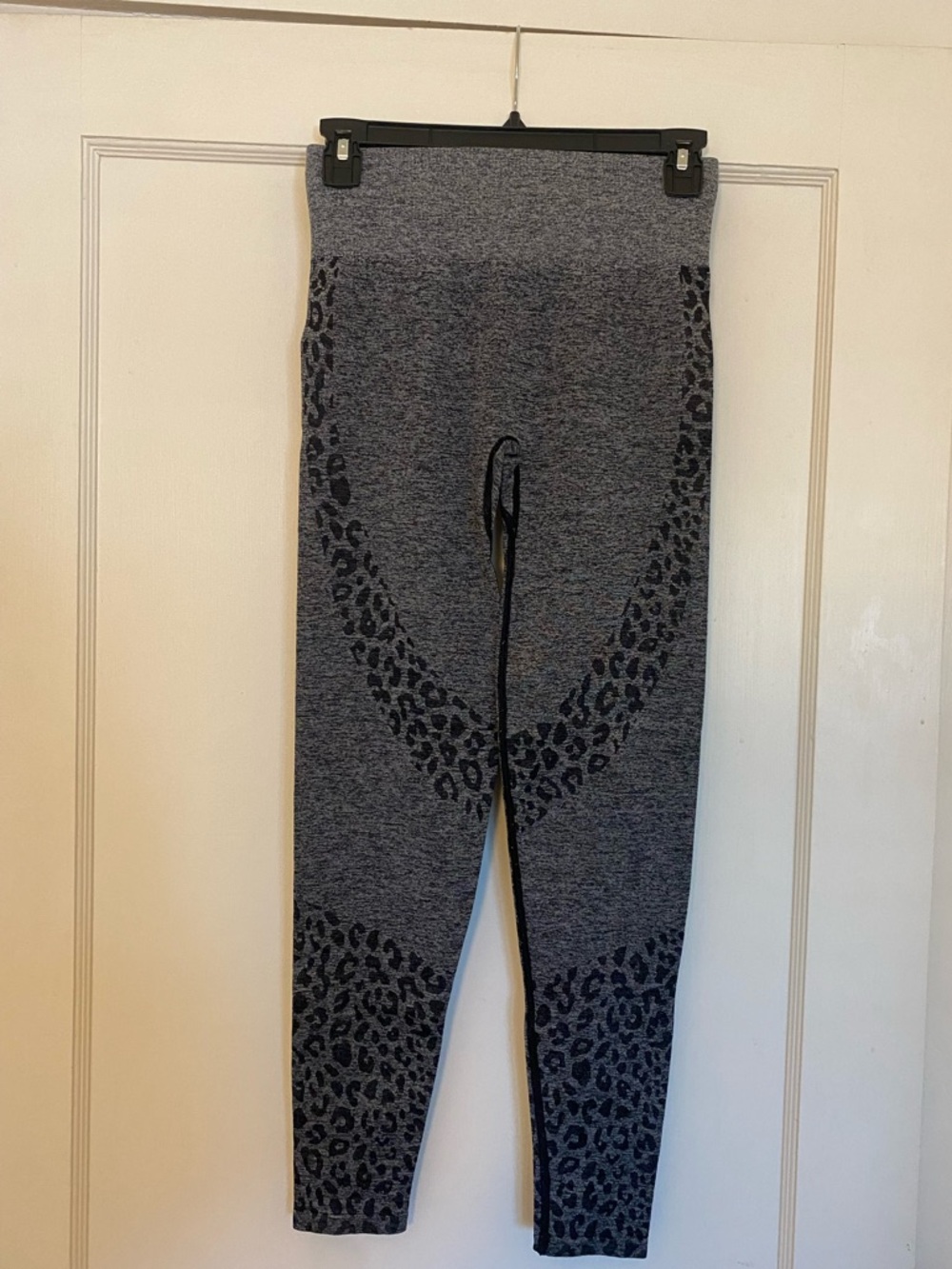 PINK Victoria's Secret Gray Leopard-Accent Seamless Leggings